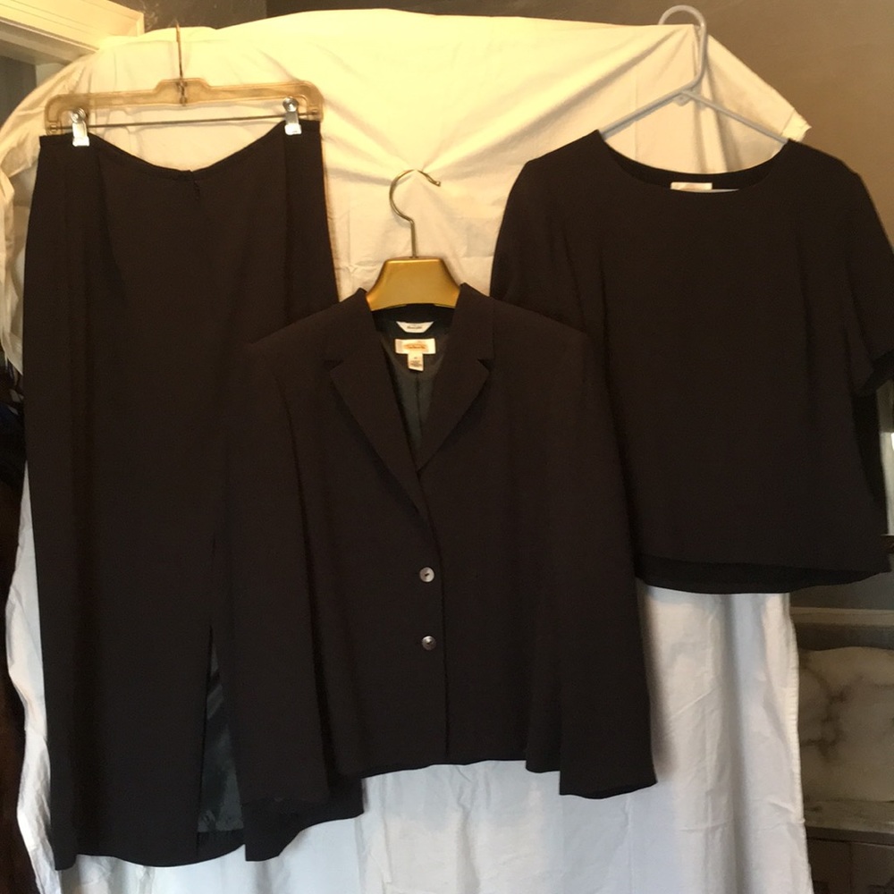 Suit Ensemble 3 Piece Silk